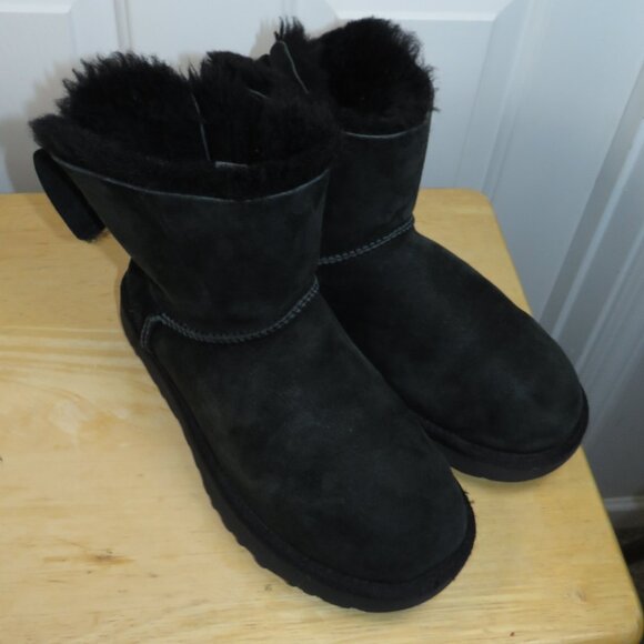 UGG Womens Fluff Back Bow Mini Boots S/N 1094967 Solid Black Size 8 - Picture 1 of 6